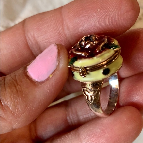 Rose Skull & Bones Ring S8 with Secret Compartment - Picture 3 of 5